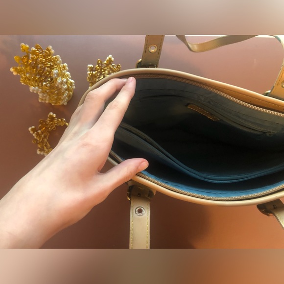 Dooney and Bourke Bumblebee bag! - Picture 9 of 16